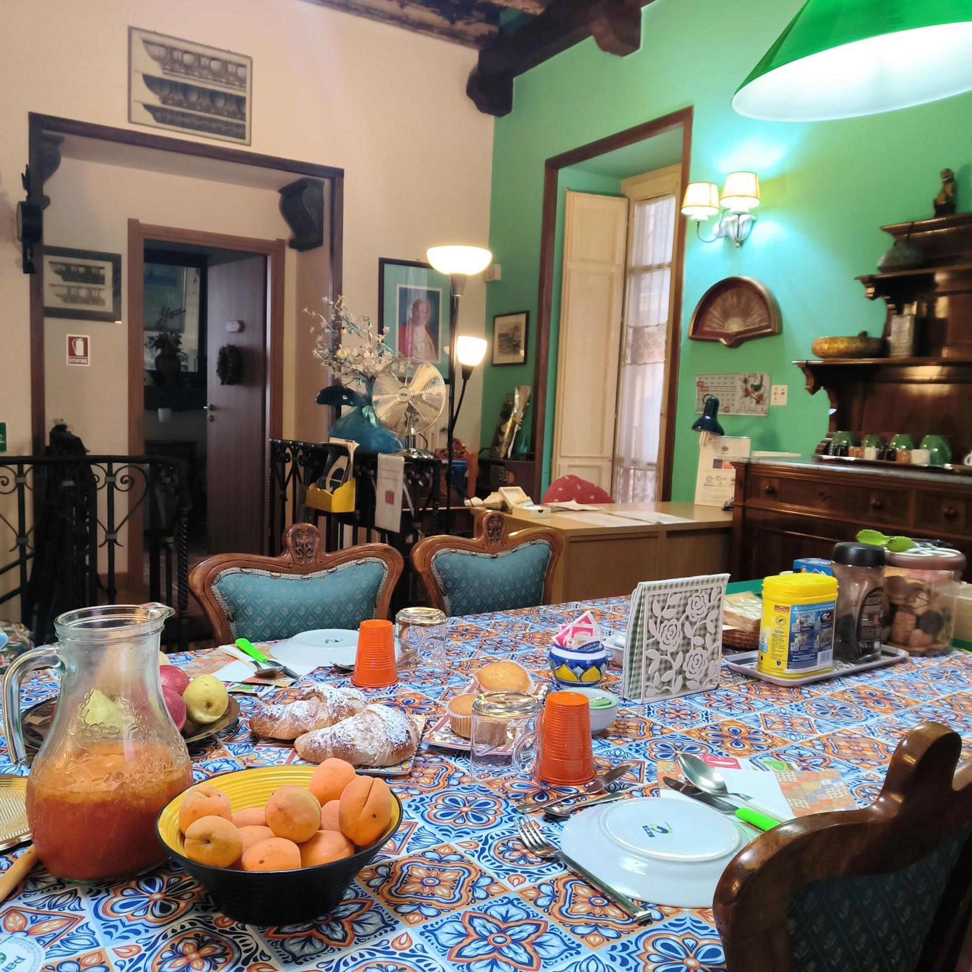 Vittorio Emanuele Rooms Di Prinzi Palermo Eksteriør billede