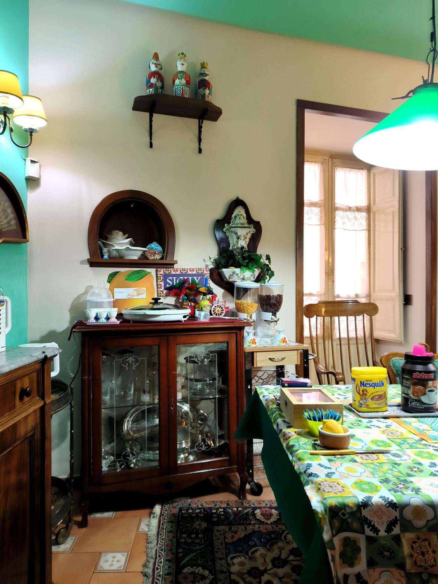 Vittorio Emanuele Rooms Di Prinzi Palermo Eksteriør billede